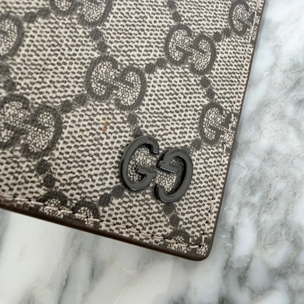Gucci GG Supreme Canvas Bifold Passport Case Wallet Brown 795229